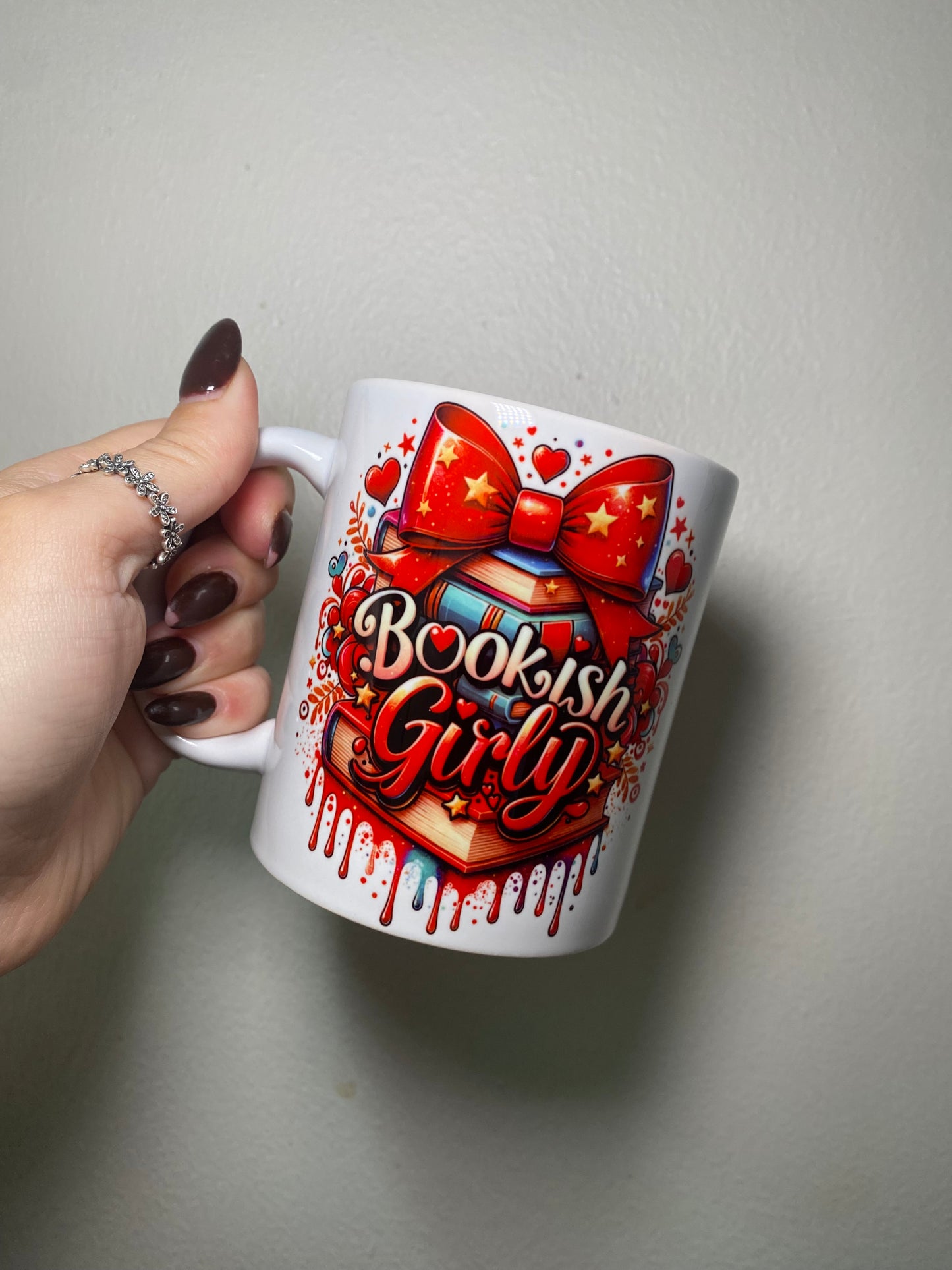 Bookish girlie - 11oz Ceramic mug